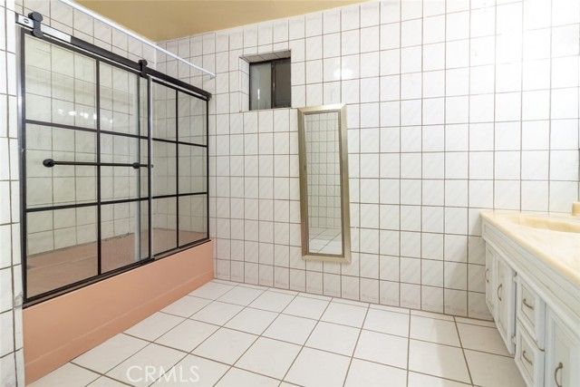 7545 White Oak, Reseda (los Angeles), CA 91335