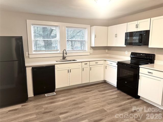 411 W 10th Street, Kannapolis, NC 28081