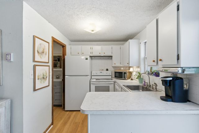 15 Fieldstone Drive, Londonderry, NH 03053