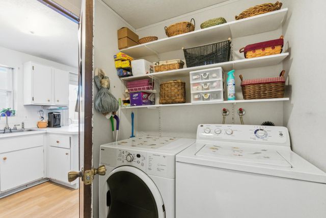 15 Fieldstone Drive, Londonderry, NH 03053