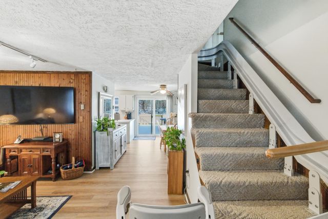 15 Fieldstone Drive, Londonderry, NH 03053