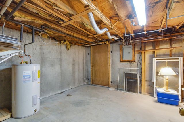 15 Fieldstone Drive, Londonderry, NH 03053