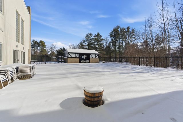 15 Fieldstone Drive, Londonderry, NH 03053