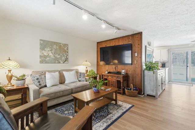 15 Fieldstone Drive, Londonderry, NH 03053