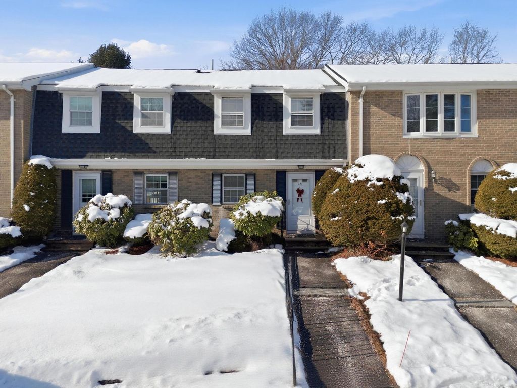 15 Fieldstone Drive, Londonderry, NH 03053