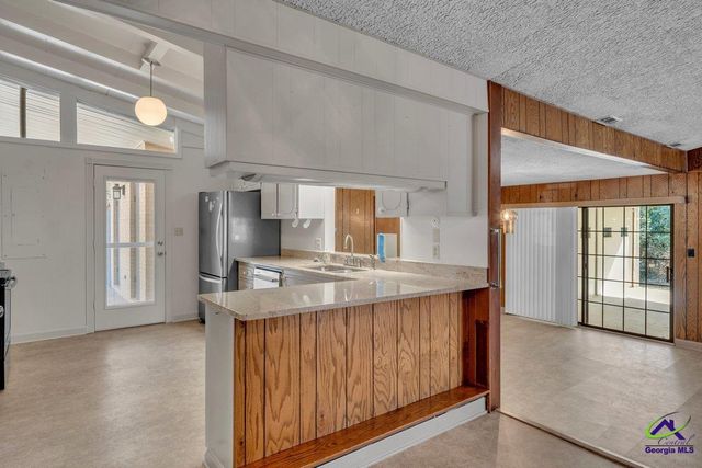 216 Pine Valley Drive, Warner Robins, GA 31088