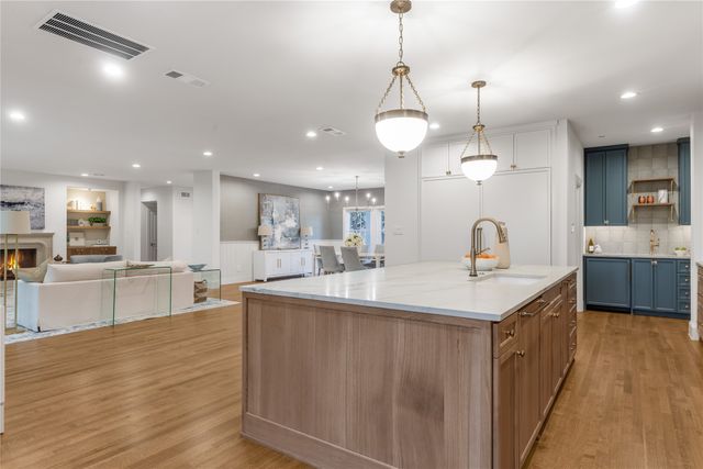 5425 Springmeadow Drive, Dallas, TX 75229