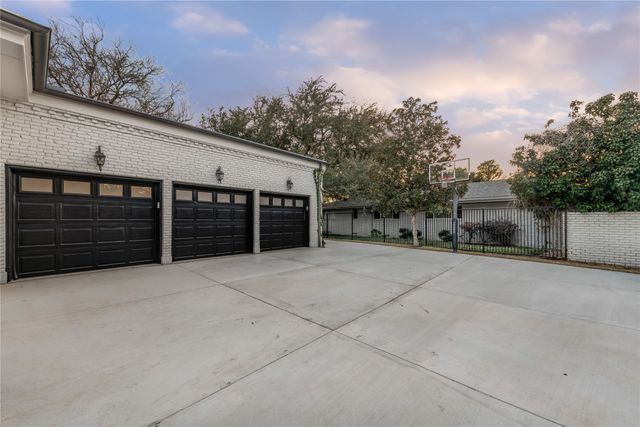 5425 Springmeadow Drive, Dallas, TX 75229