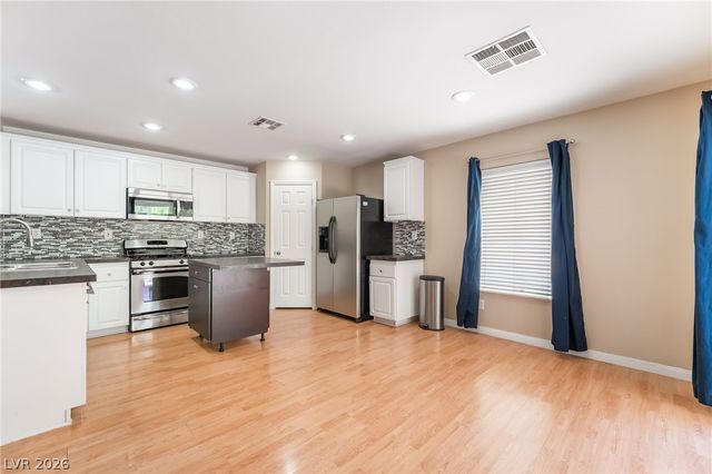 8995 Leaping Pad Court, Las Vegas, NV 89148