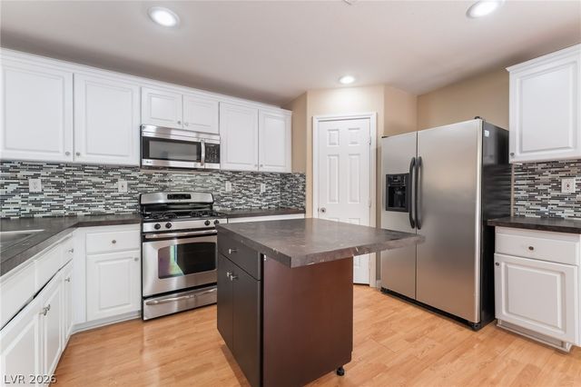 8995 Leaping Pad Court, Las Vegas, NV 89148