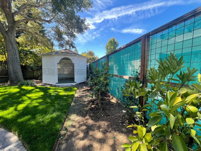 501A Palmer Lane, Menlo Park, CA 94025