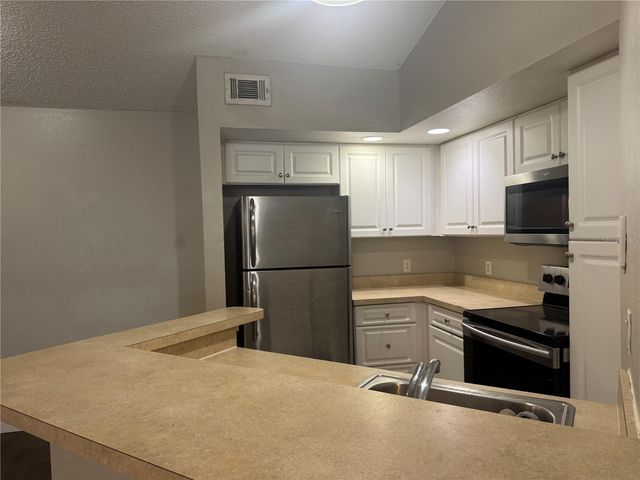 4532 COMMANDER DRIVE 2131, Orlando, FL 32822
