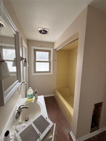 22258 Francis Street, Dearborn, MI 48124