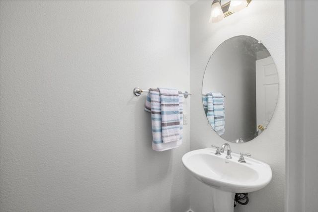 840 Saffron Dr, Tracy, CA 95377