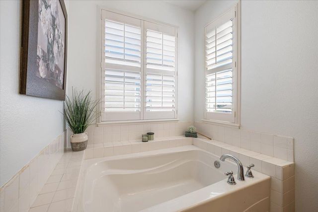 840 Saffron Dr, Tracy, CA 95377