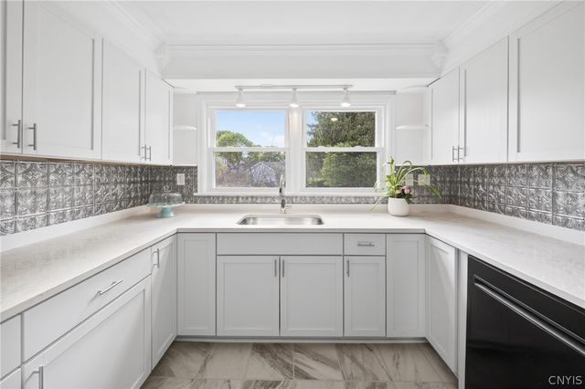 716 Scarboro Drive, Geddes, NY 13209
