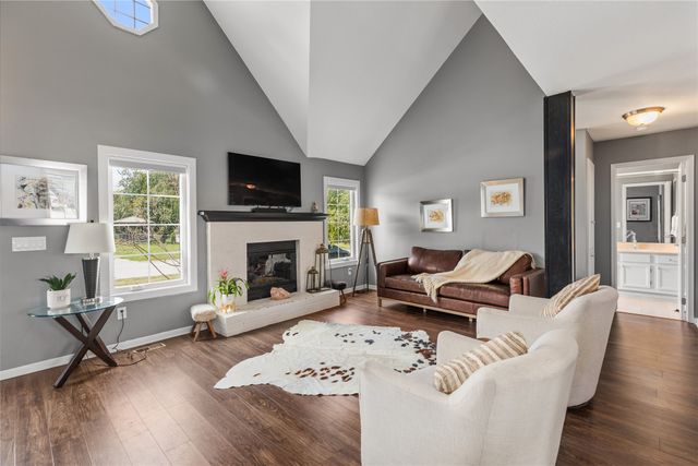 4811 Lockner Drive, Urbandale, IA 50322