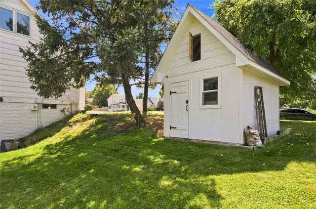 4811 Lockner Drive, Urbandale, IA 50322