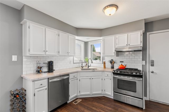 4811 Lockner Drive, Urbandale, IA 50322
