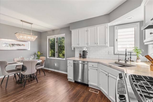 4811 Lockner Drive, Urbandale, IA 50322