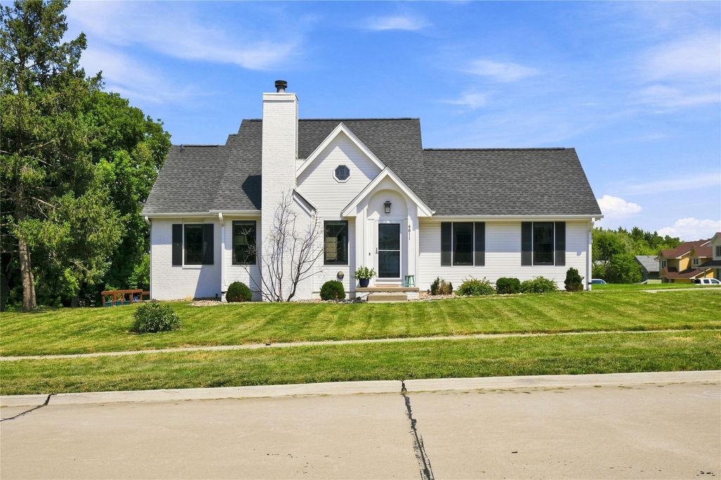 4811 Lockner Drive, Urbandale, IA 50322