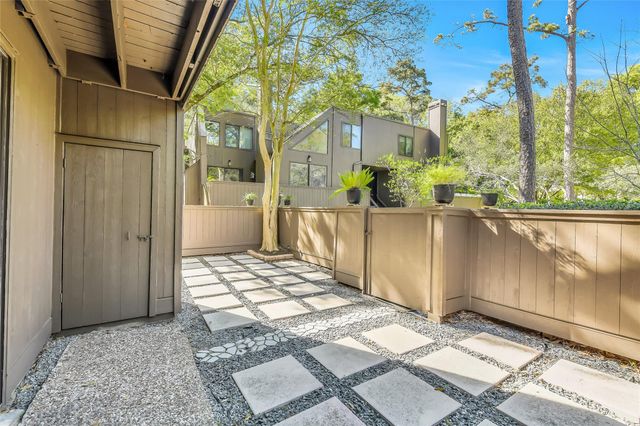 271 Litchfield Lane, Houston, TX 77024