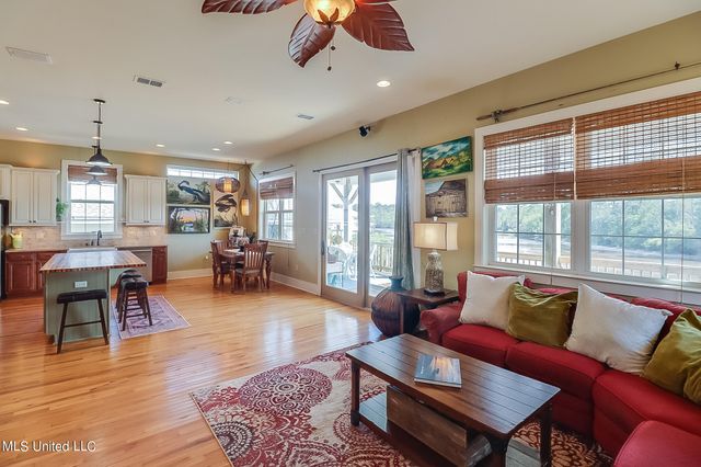6261 Pontiac Drive, Kiln, MS 39556