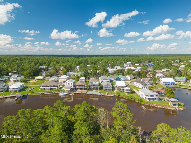 6261 Pontiac Drive, Kiln, MS 39556