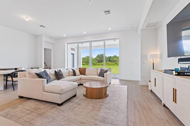 20161 SE Bridgewater Drive, Jupiter, FL 33458