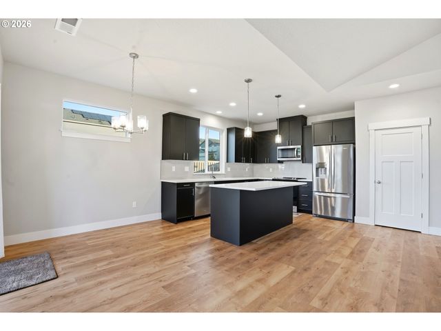 753 Ne WILDWOOD Dr, Estacada, OR 97023