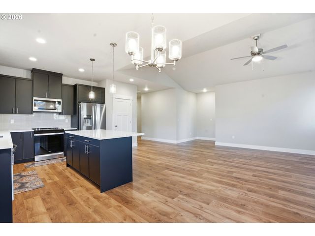 753 Ne WILDWOOD Dr, Estacada, OR 97023