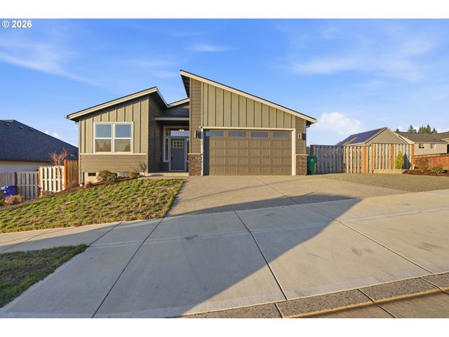 753 Ne WILDWOOD Dr, Estacada, OR 97023