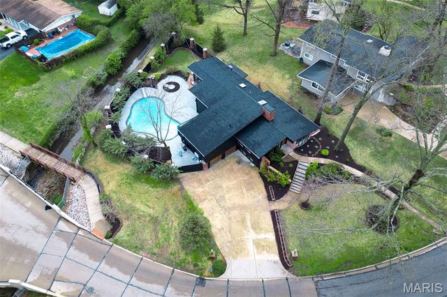 11814 Claychester Drive, Des Peres, MO 63131