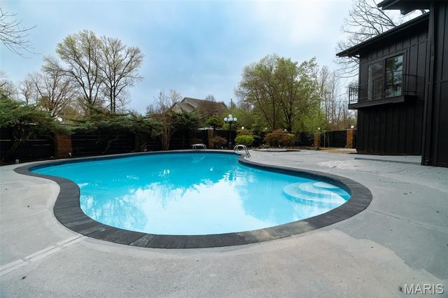 11814 Claychester Drive, Des Peres, MO 63131