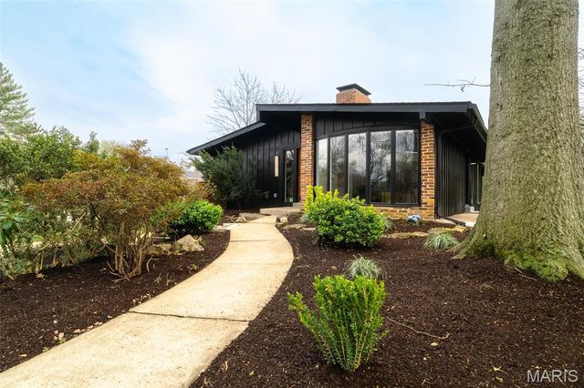 11814 Claychester Drive, Des Peres, MO 63131