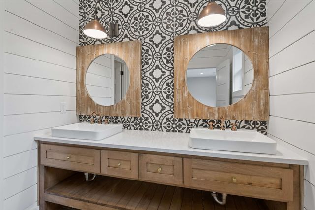 3821 Oaklawn Drive, Fort Worth, TX 76107