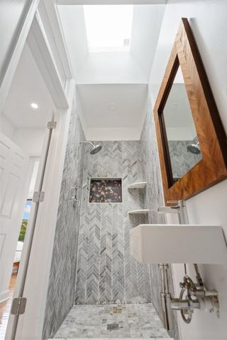 245 ROCK CREEK CHURCH RD NW, Washington, DC 20011