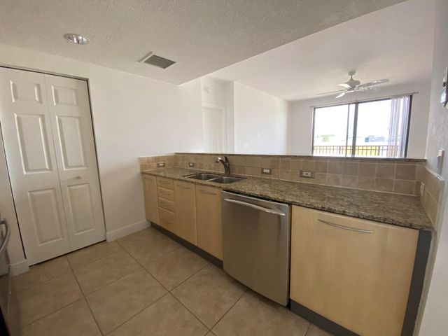 511 LUCERNE Avenue 313, Lake Worth Beach, FL 33460