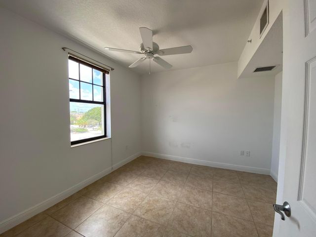 511 LUCERNE Avenue 313, Lake Worth Beach, FL 33460