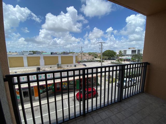 511 LUCERNE Avenue 313, Lake Worth Beach, FL 33460