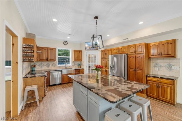 33932 Roberts Road, Eastlake, OH 44095
