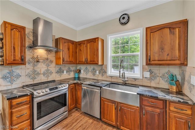 33932 Roberts Road, Eastlake, OH 44095
