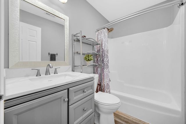 832 Flagstone Drive, Dyer, IN 46311