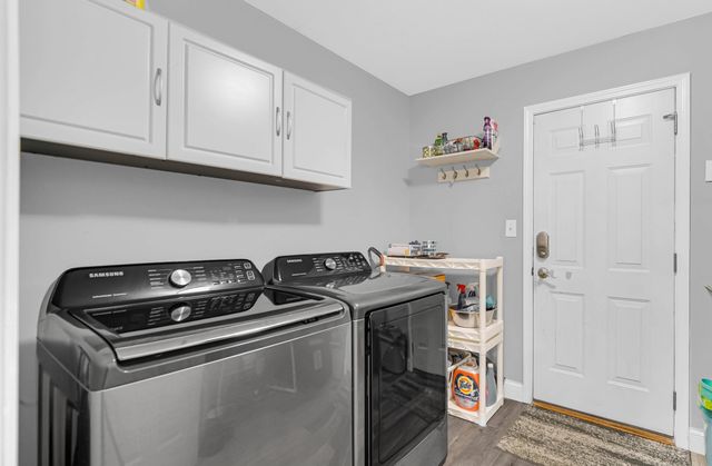 832 Flagstone Drive, Dyer, IN 46311