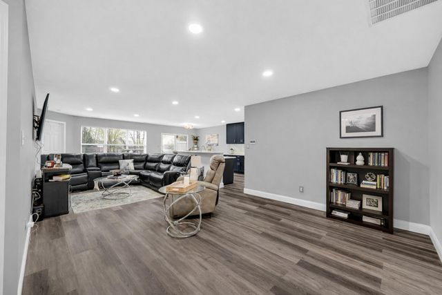 832 Flagstone Drive, Dyer, IN 46311