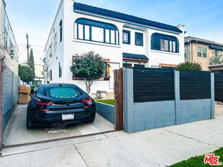 831 N Heliotrope Drive, Los Angeles, CA 90029