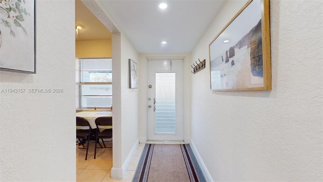 7877 Golf Cir Drive 304, Margate, FL 33063