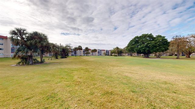7877 Golf Cir Drive 304, Margate, FL 33063