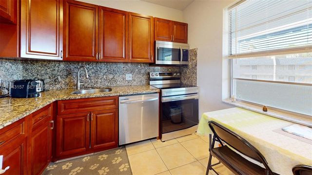 7877 Golf Cir Drive 304, Margate, FL 33063