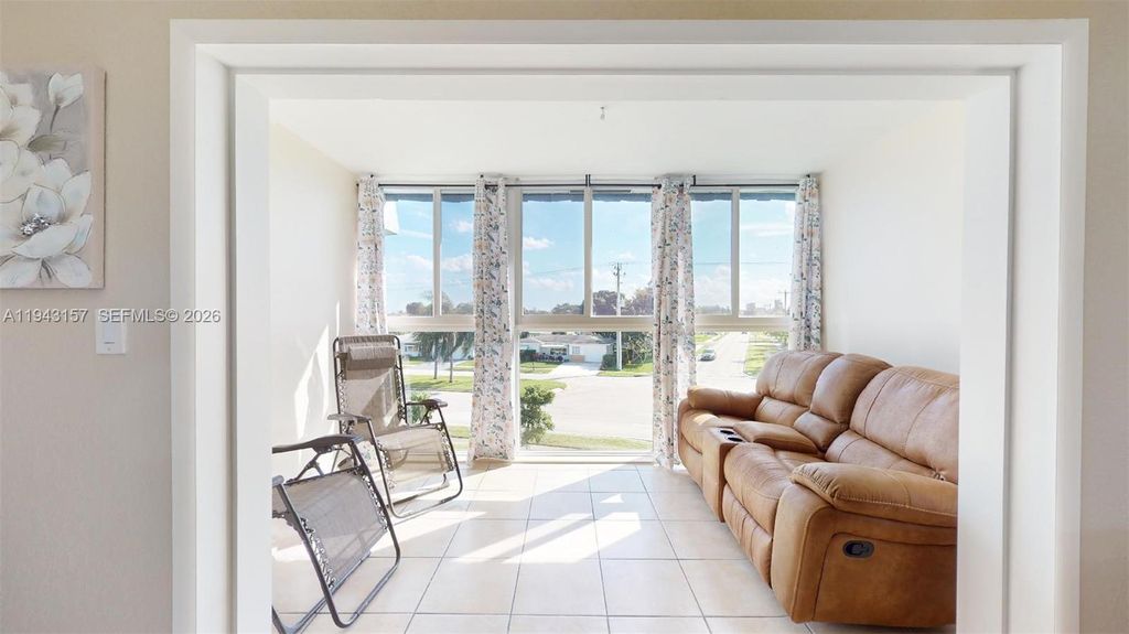 7877 Golf Cir Drive 304, Margate, FL 33063